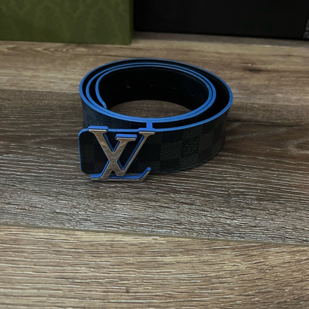 Reversible lv belt